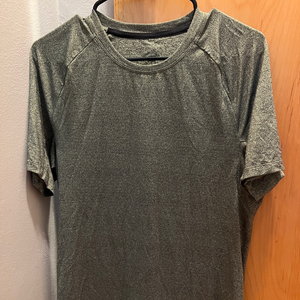 Men's Lululemon Drysense Short Sleeve Shirt - Size Small